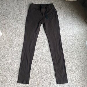 *MAKE OFFER. DONATING JANUARY 1. * NWT BROWN KNIT PONTE PANTS